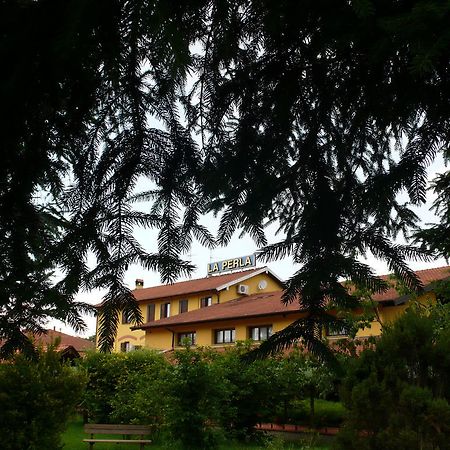 Hotel Ristorante La Perla Varallo Pombia Esterno foto