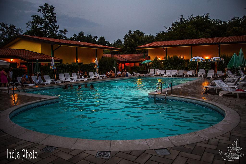 Hotel Ristorante La Perla Varallo Pombia Esterno foto