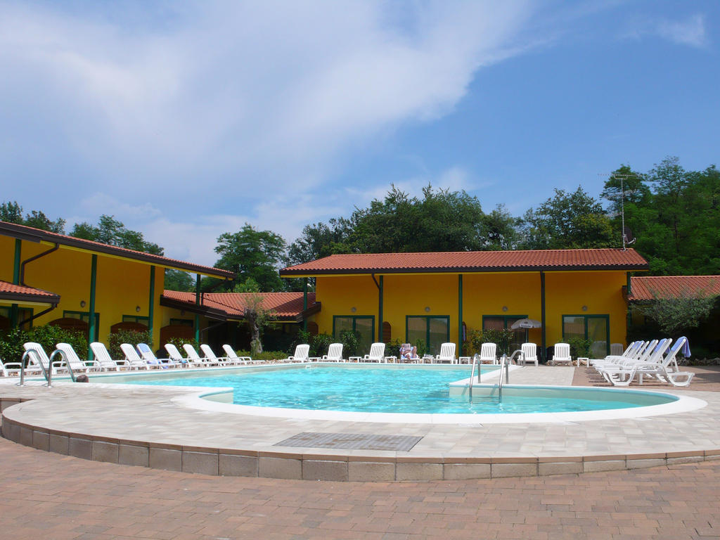 Hotel Ristorante La Perla Varallo Pombia Esterno foto
