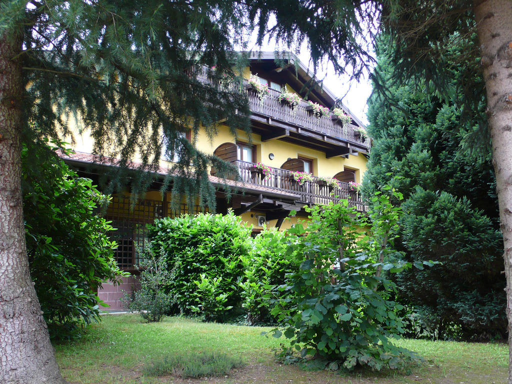 Hotel Ristorante La Perla Varallo Pombia Esterno foto
