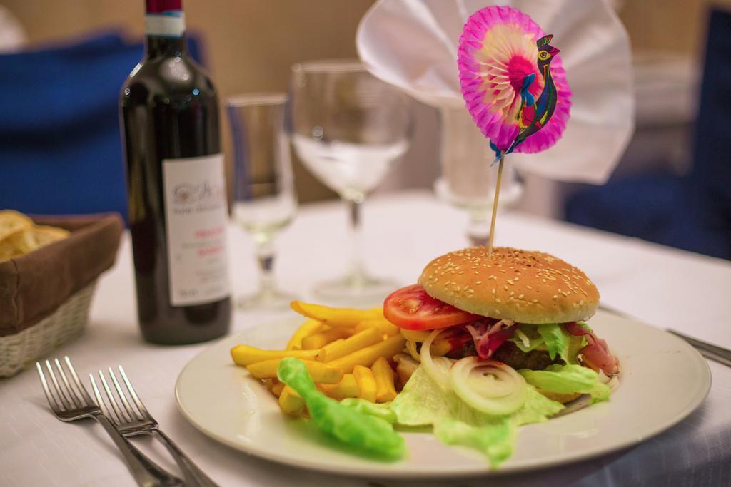 Hotel Ristorante La Perla Varallo Pombia Esterno foto