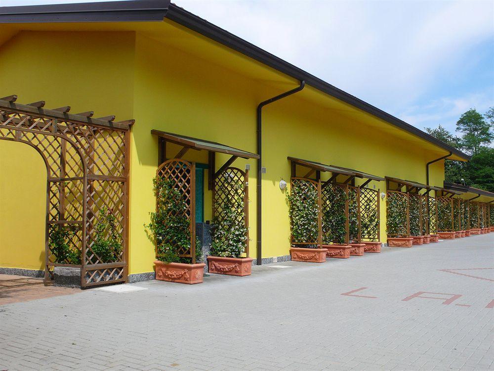 Hotel Ristorante La Perla Varallo Pombia Esterno foto