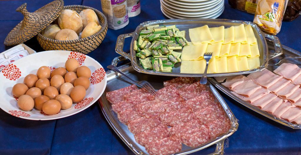 Hotel Ristorante La Perla Varallo Pombia Esterno foto
