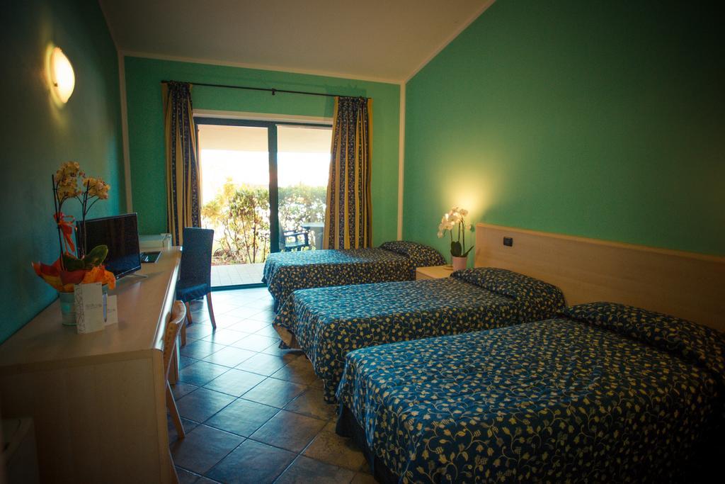 Hotel Ristorante La Perla Varallo Pombia Esterno foto