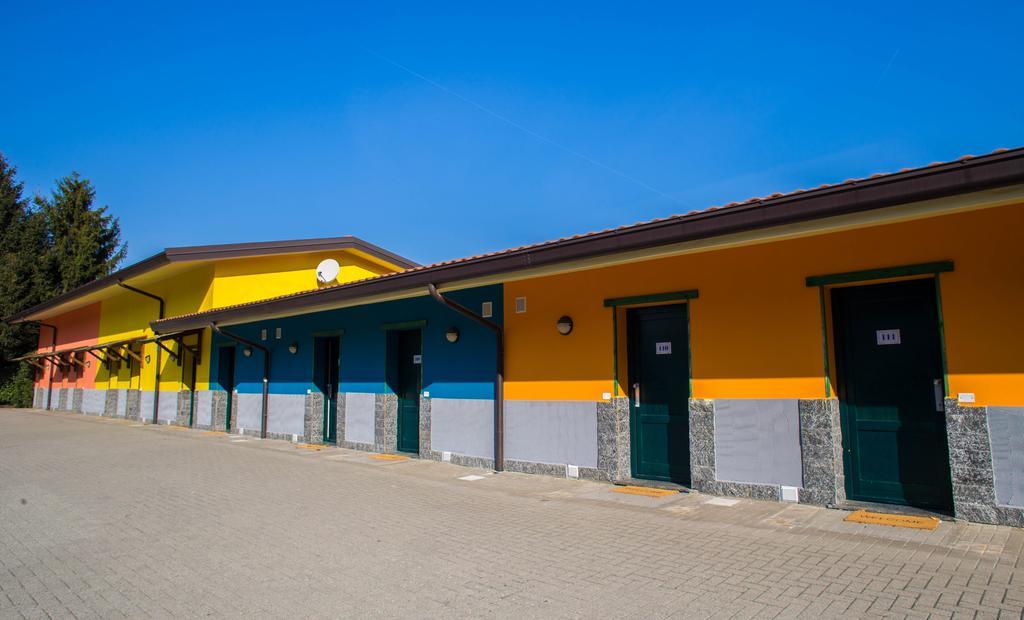 Hotel Ristorante La Perla Varallo Pombia Esterno foto