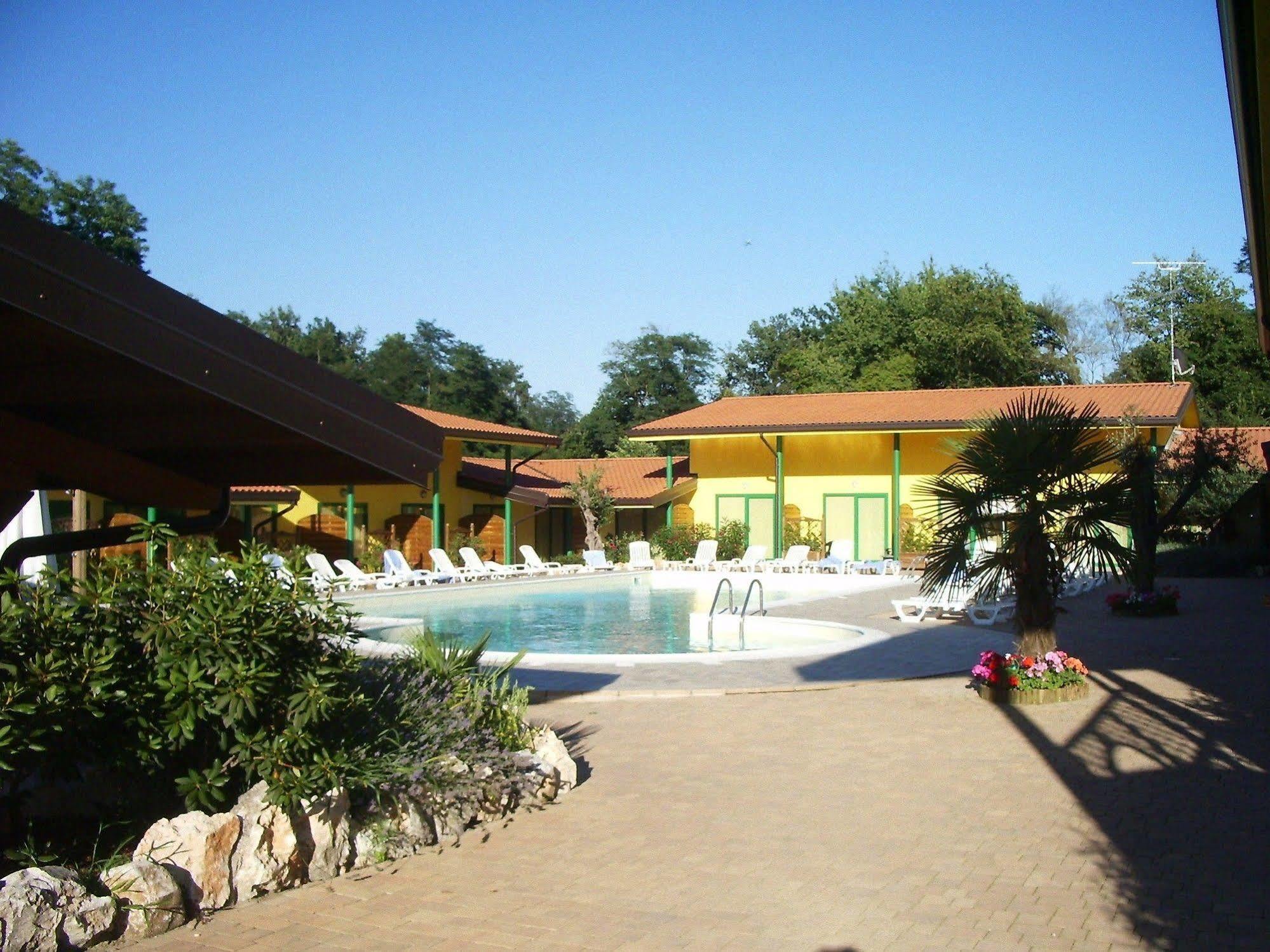Hotel Ristorante La Perla Varallo Pombia Esterno foto