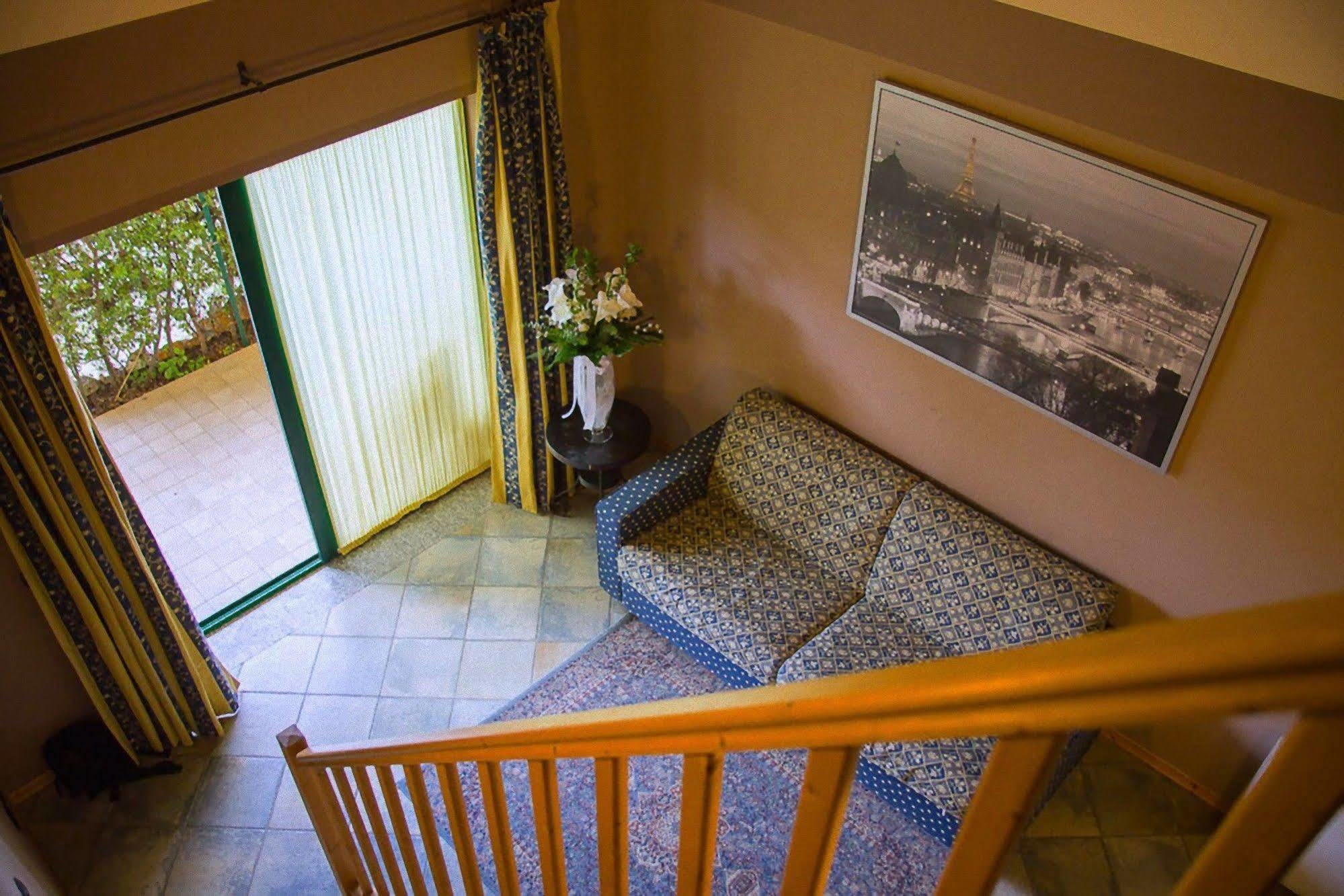 Hotel Ristorante La Perla Varallo Pombia Esterno foto