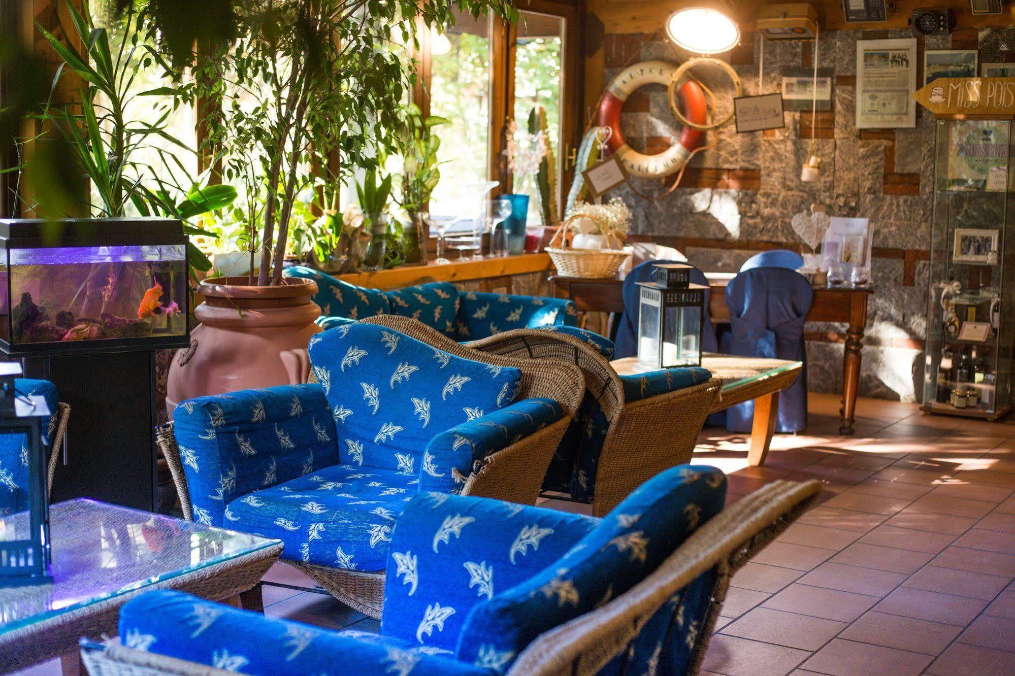 Hotel Ristorante La Perla Varallo Pombia Esterno foto