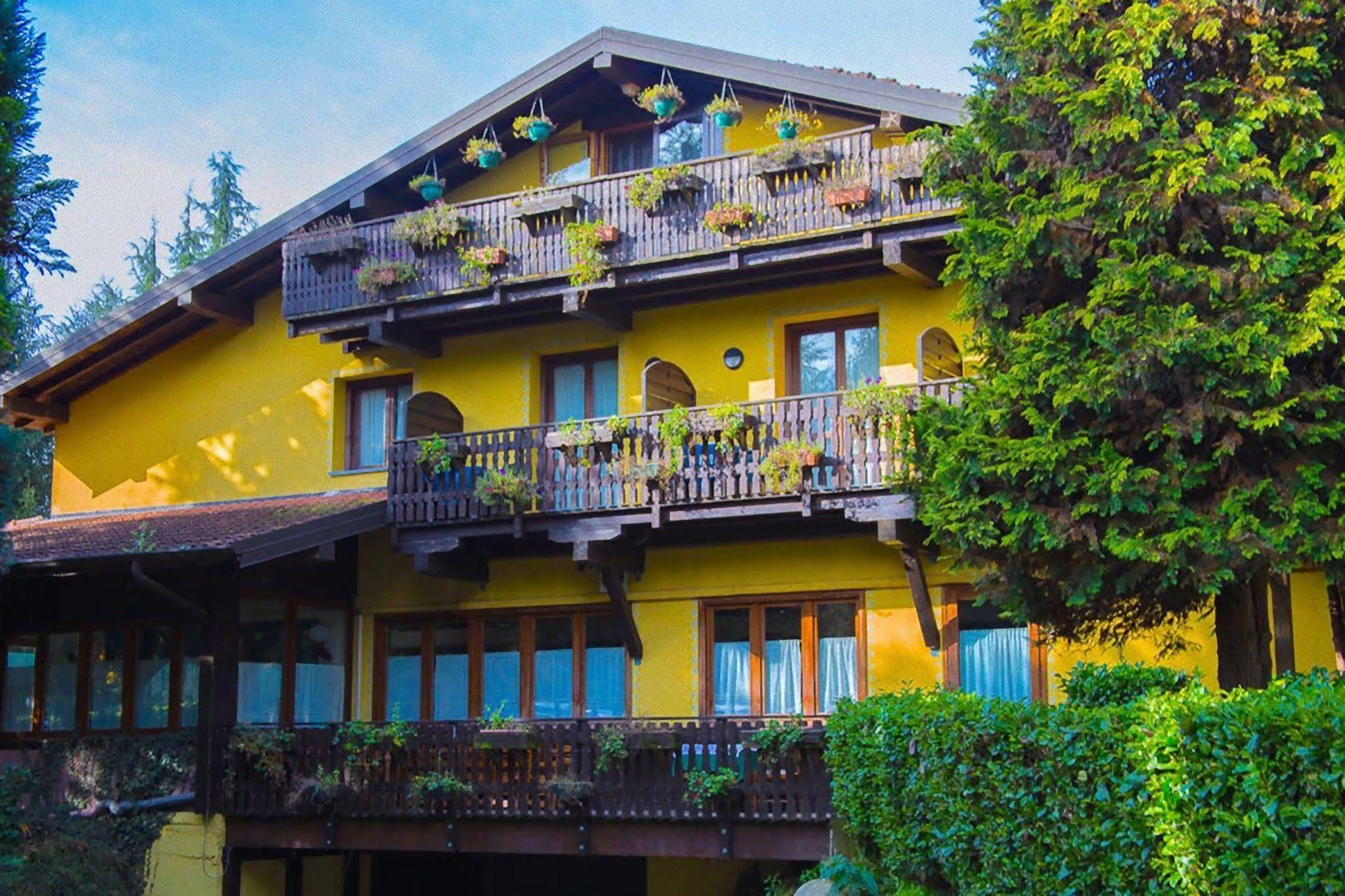 Hotel Ristorante La Perla Varallo Pombia Esterno foto