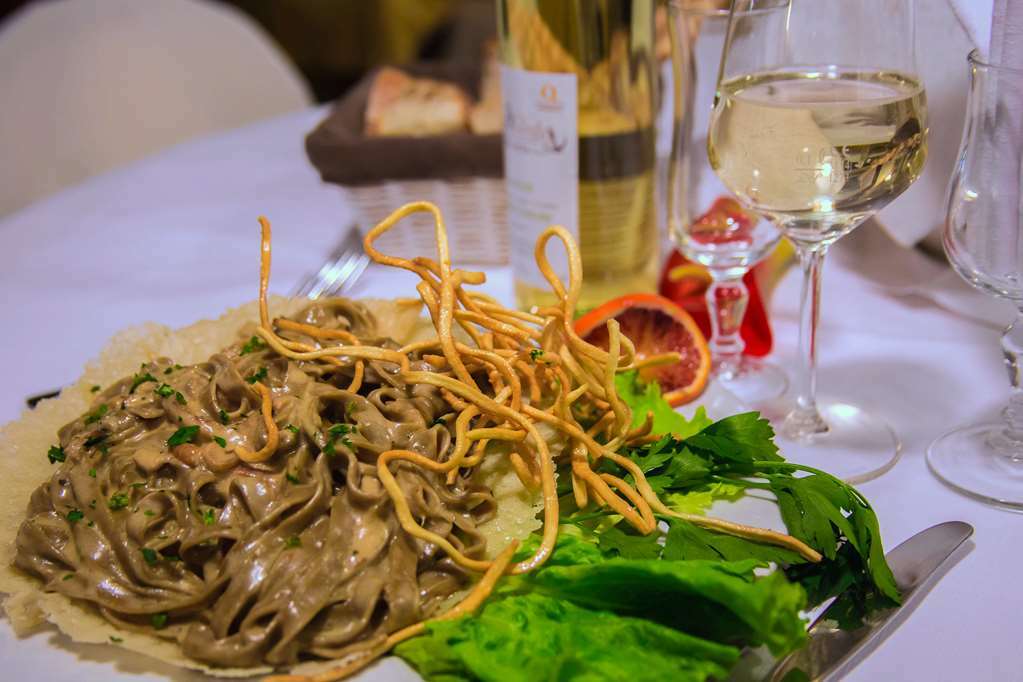 Hotel Ristorante La Perla Varallo Pombia Ristorante foto