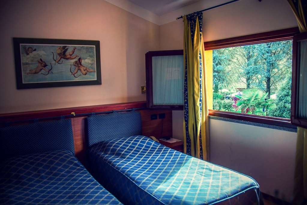 Hotel Ristorante La Perla Varallo Pombia Camera foto